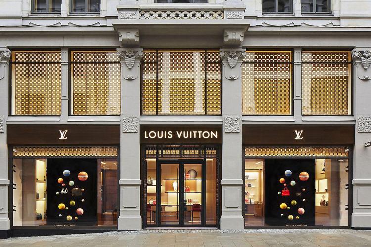 Louis Vuitton cafe now open in Paris 